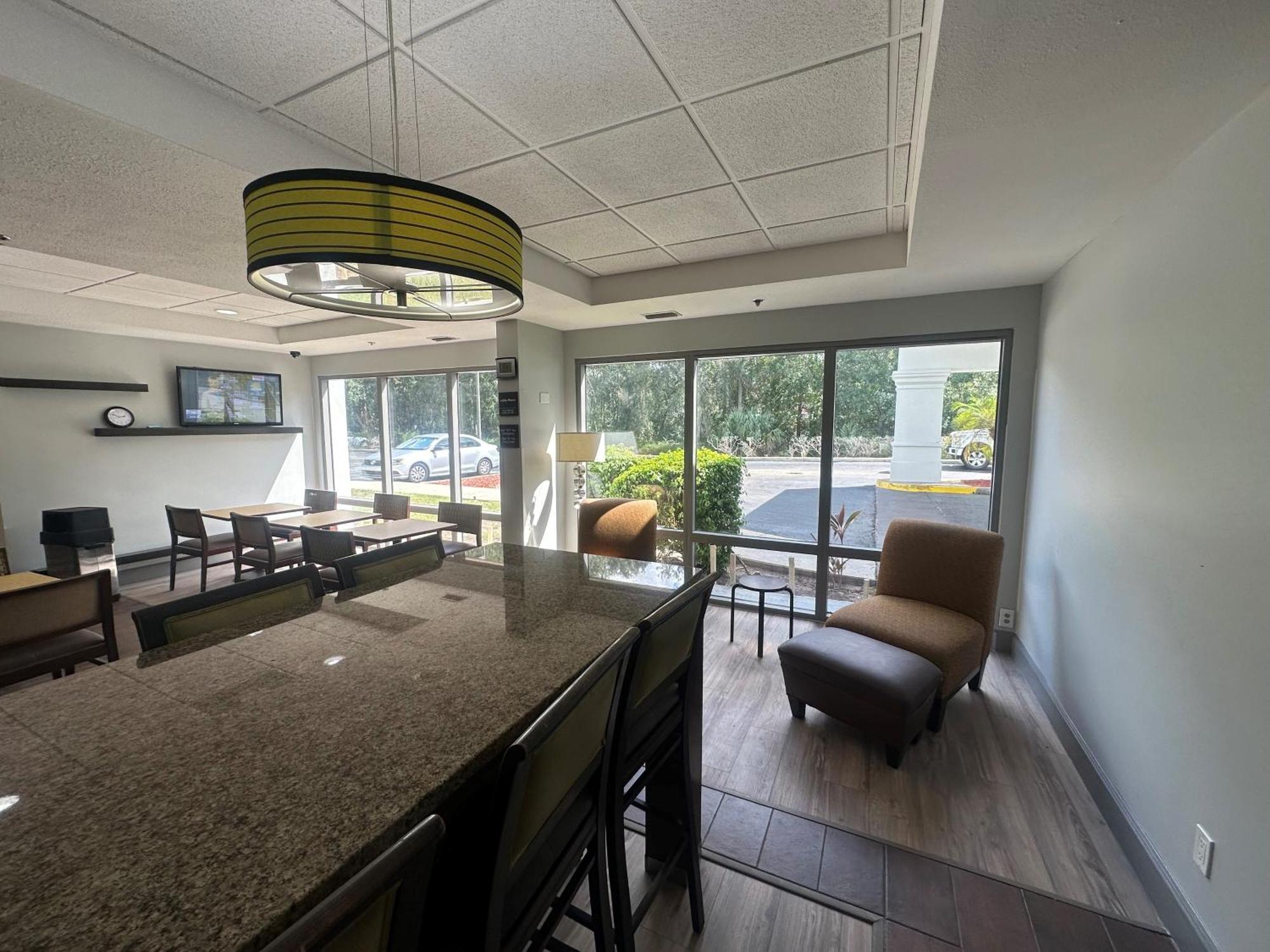 Spark By Hilton Tampa Brandon Exterior photo